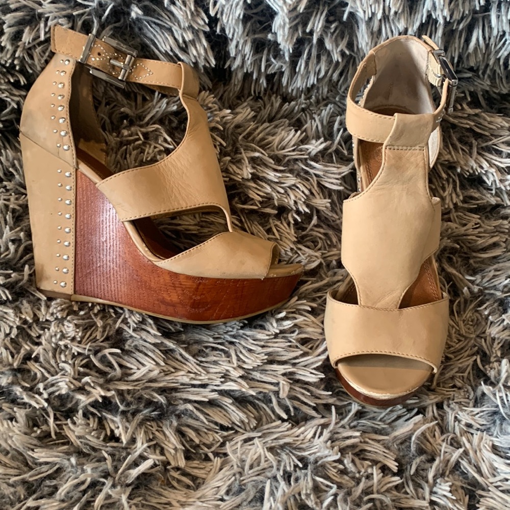 Nude Gianni Bini wedges, size 8.5
